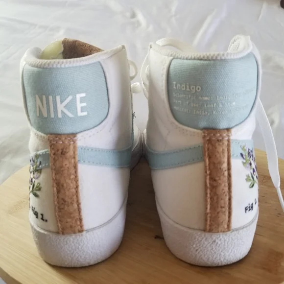 Nike | Blazer 77 SE Mid Floral Embroidery Sneakers - Picture 5 of 10